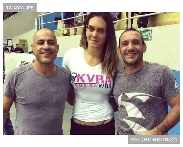 轻量级降服缠斗梦之战，贾尔斯复出挑战柔术传奇加西亚。